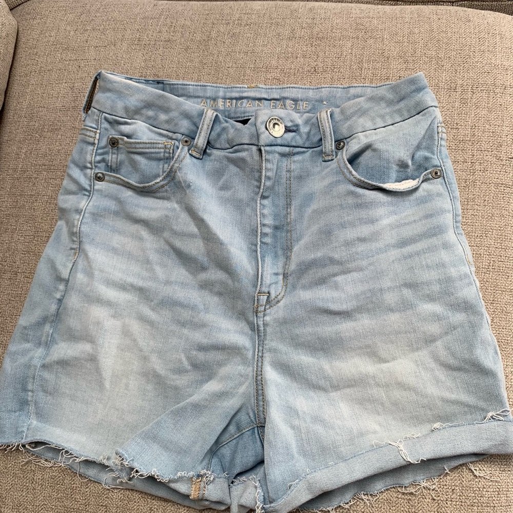 Mid rise AE shorts (light wash)